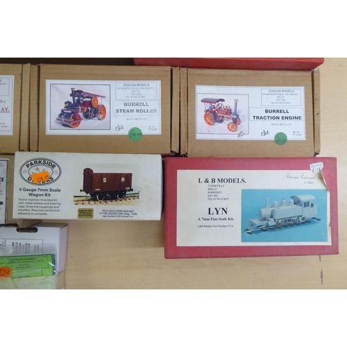 39 - 'On 30' and 0 gauge model railway accessories: to include a 'Leek & Manifold Valley Light Railwa... 