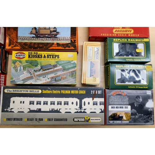 4 - 00 and H0 gauge model railway accessories: to include an NCB 0-6-OST Class J94 locomotive 'Joseph' b... 