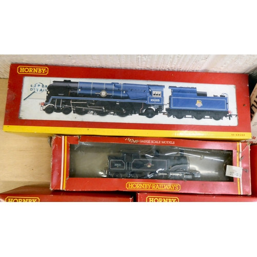 4 - 00 and H0 gauge model railway accessories: to include an NCB 0-6-OST Class J94 locomotive 'Joseph' b... 