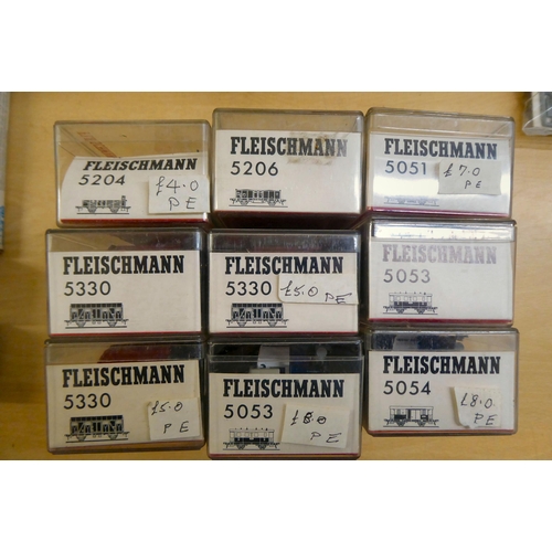 44 - H0 and 00 gauge model railway accessories: to include a Fleischmann 4000 'Anna' Locomotive