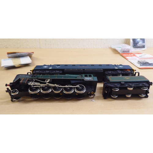 44 - H0 and 00 gauge model railway accessories: to include a Fleischmann 4000 'Anna' Locomotive