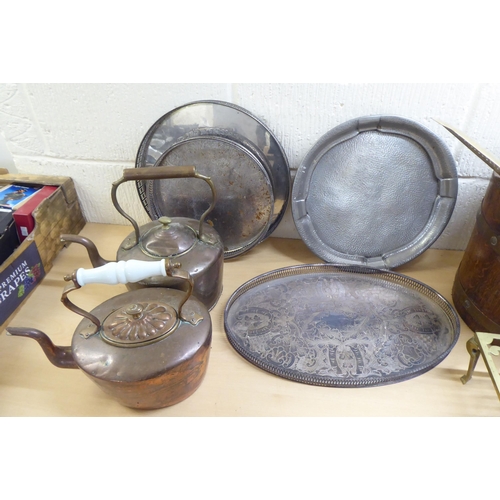 77 - A mixed lot: to include an early 20thC coopered oak coal bucket with a swing top handle