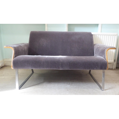 323 - A Robin Day AV2 laminate two person settee, upholstered in a charcoal coloured fabric, raised on chr... 