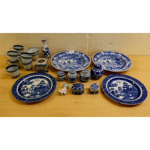 11 - 18th, 19th & 20thC blue and white ceramics: to include two pearlware plates  9.5