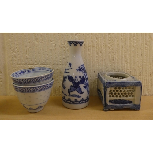 11 - 18th, 19th & 20thC blue and white ceramics: to include two pearlware plates  9.5