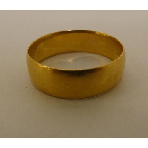 192 - A 22ct gold wedding ring