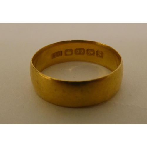 192 - A 22ct gold wedding ring