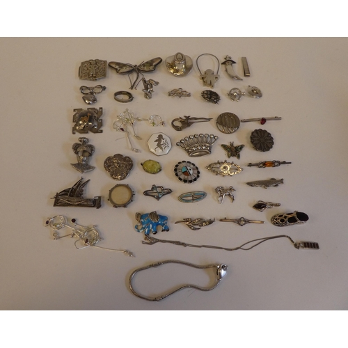 221 - Costume jewellery: to include mainly 925 and white metal collectables 