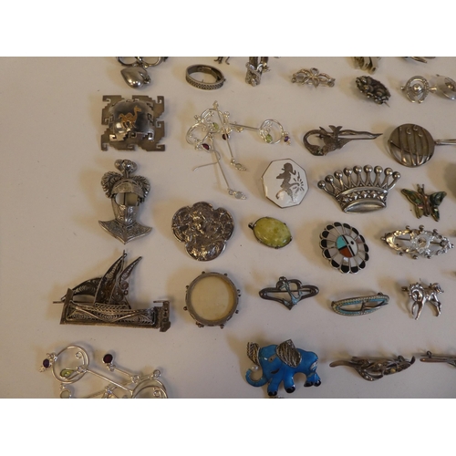 221 - Costume jewellery: to include mainly 925 and white metal collectables 