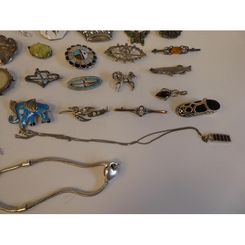 221 - Costume jewellery: to include mainly 925 and white metal collectables 