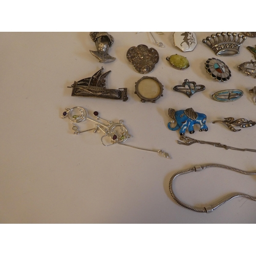 221 - Costume jewellery: to include mainly 925 and white metal collectables 