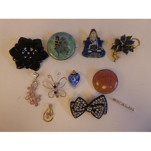 230 - Costume jewellery, mainly novelty, variously set brooches 