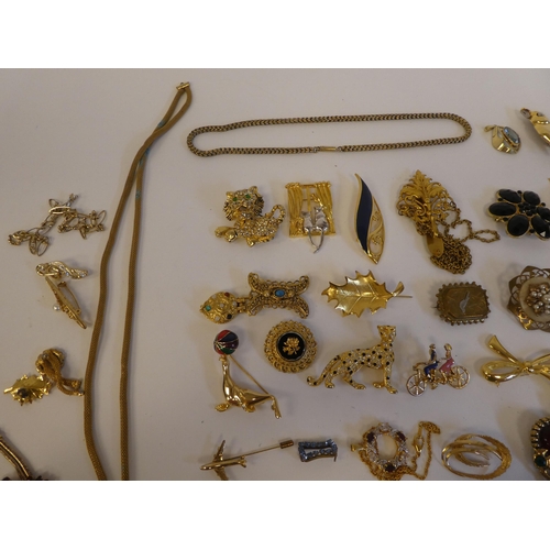 240 - Costume jewellery: to include mainly elaborate brooches