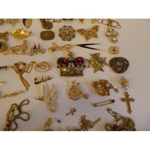 240 - Costume jewellery: to include mainly elaborate brooches