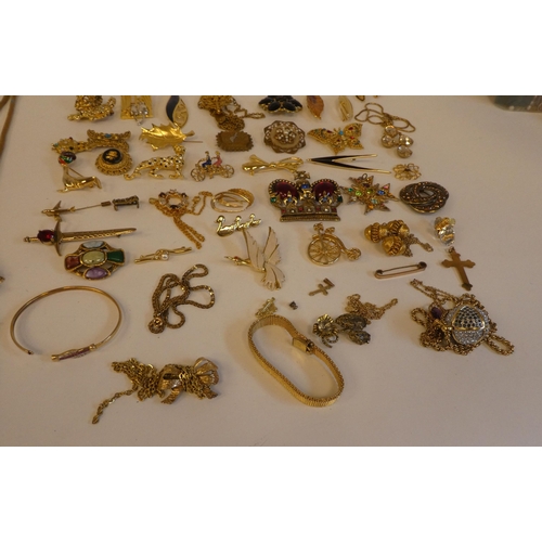 240 - Costume jewellery: to include mainly elaborate brooches