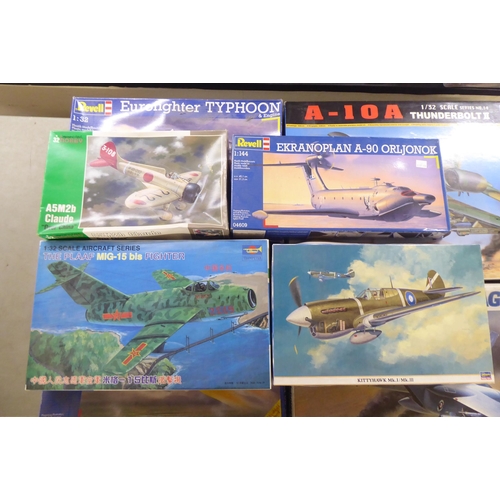 247 - 1/32 scale model kits: to include by Revell, an 'MIG-29 Fulcrum'; and an 'A-10A Thunderbolt II' by T... 