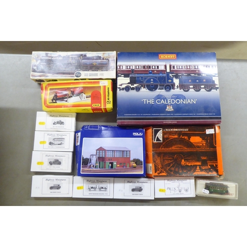 249 - H0 and 00 gauge model railway accessories: to include by Hornby, 'The Caledonian' locomotive and coa... 