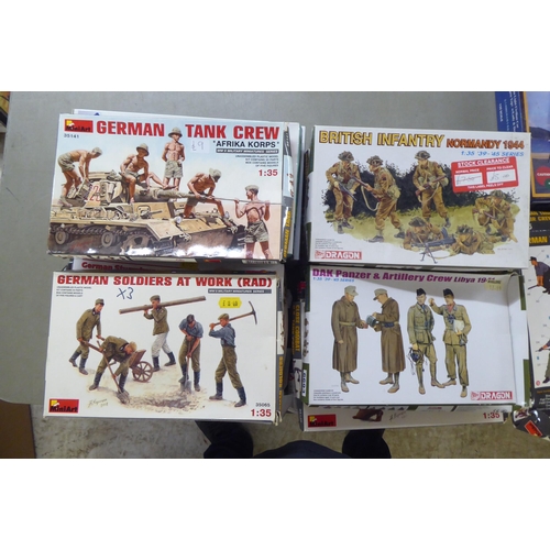 252 - 1/35 scale model kits: to include by Mirror Models Ltd, a 'CMP Mk.I Otter Recce Car'; and an 'SpPz 2... 