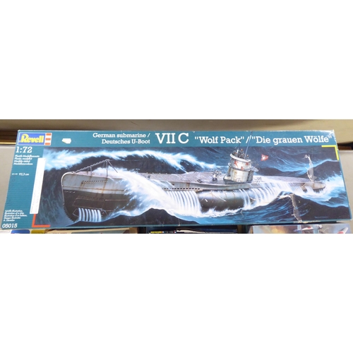 254 - 1/72 scale model kits: to include by Revell, a 'VIIC Wolf Pack Die Grauen Wolfe Submarine'; and a 'U... 