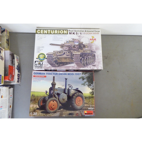 282 - 1/35 scale model kits: to include by Italeri, a 'BT-5 Soviet Light Tank'; and a 'Howitzer Motor Carr... 