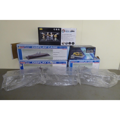 283 - Clear plastic model display cases: to include examples by Master Tools and Easy Model