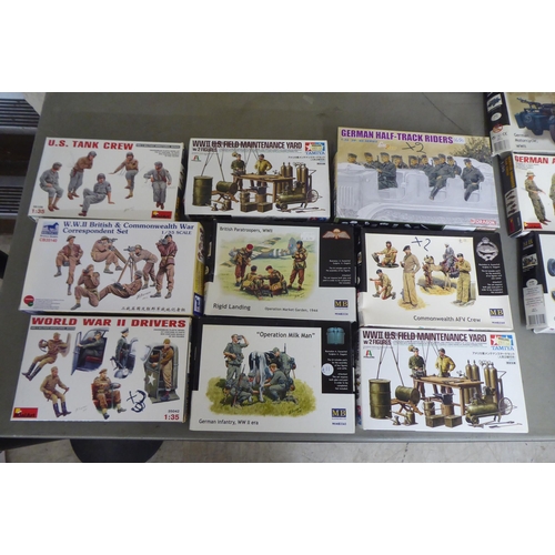 288 - 1/35 scale model kits: to include by Italeri, a 'Crusader Mk.II'; and a 'R75 Motorcycle with Side Ca... 