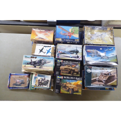 297 - 1/72 scale model kits: to include by Revell, a 'SLT 50-3 Elefant'; and a 'Lockheed PV-1 Gun Ship' by... 