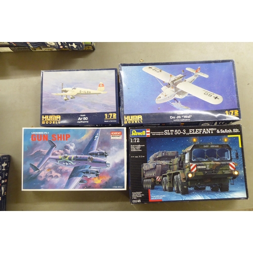 297 - 1/72 scale model kits: to include by Revell, a 'SLT 50-3 Elefant'; and a 'Lockheed PV-1 Gun Ship' by... 