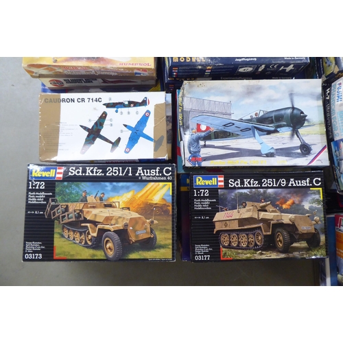 297 - 1/72 scale model kits: to include by Revell, a 'SLT 50-3 Elefant'; and a 'Lockheed PV-1 Gun Ship' by... 