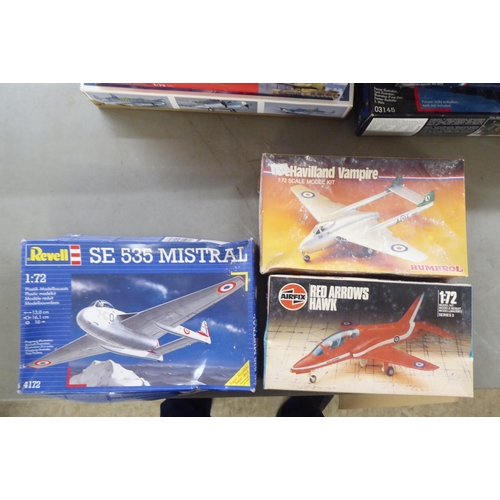 297 - 1/72 scale model kits: to include by Revell, a 'SLT 50-3 Elefant'; and a 'Lockheed PV-1 Gun Ship' by... 