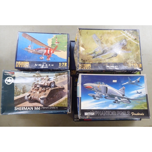 297 - 1/72 scale model kits: to include by Revell, a 'SLT 50-3 Elefant'; and a 'Lockheed PV-1 Gun Ship' by... 