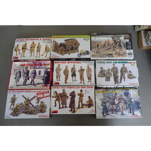 298 - 1/35 scale model kits and terrain: to include by Italeri, a 'Patton M47'; and a 'Brachiosaurus Diora... 