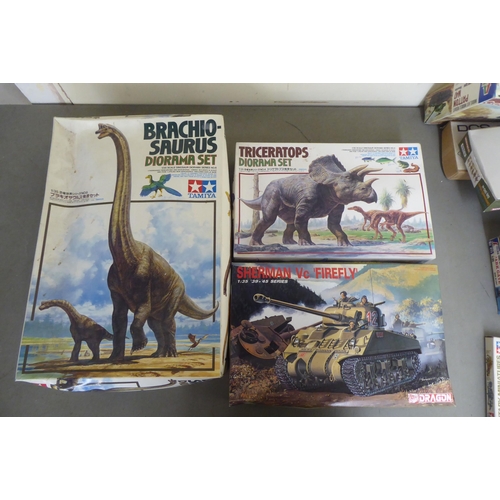 298 - 1/35 scale model kits and terrain: to include by Italeri, a 'Patton M47'; and a 'Brachiosaurus Diora... 