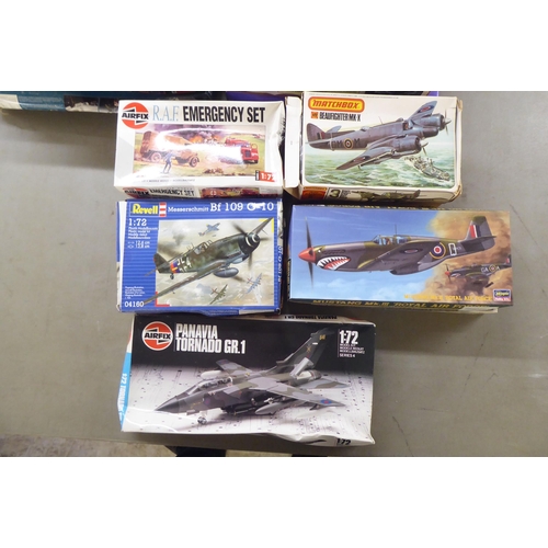 306 - 1/72 scale model kits: to include by Revell, a 'British Vosper MTB'; and a 'Harrier GB7' by Airfix&n... 