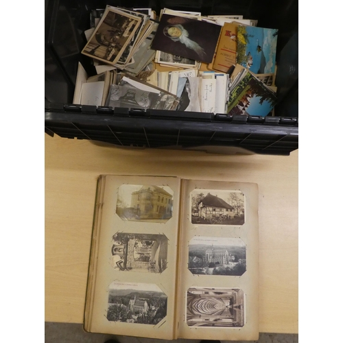 32 - Uncollated, mainly late 19th/early 20thC postcards  various themes