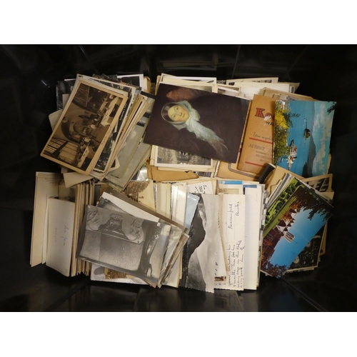 32 - Uncollated, mainly late 19th/early 20thC postcards  various themes