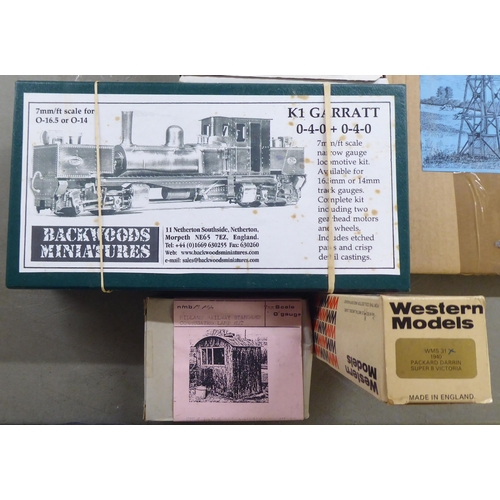 321 - 0 gauge and 0n30 model railway accessories: to include a 'GWR Q + Q1 59 6