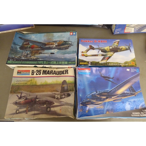 322 - 1/48 scale model kits: to include by Monogram, a 'Douglas DC-3 Classic Air'; and a 'Mitsubishi Ishik... 