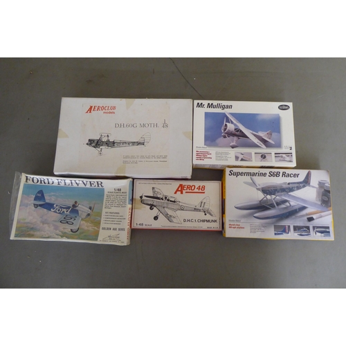 322 - 1/48 scale model kits: to include by Monogram, a 'Douglas DC-3 Classic Air'; and a 'Mitsubishi Ishik... 