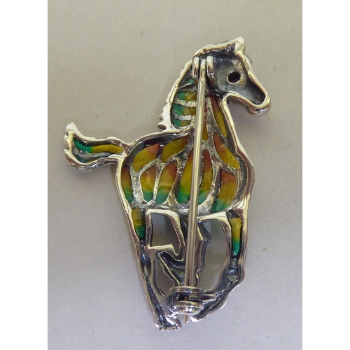 328 - A silver coloured metal and plique a jour set, seahorse brooch