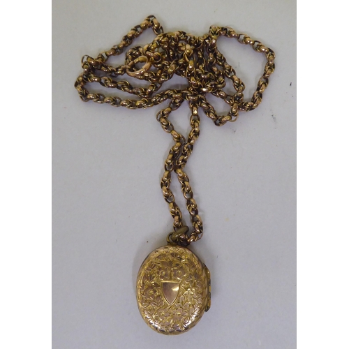 370 - A yellow metal locket, on a yellow metal chain 