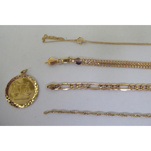 402 - Italian and other 9ct gold jewellery: to include bracelets 