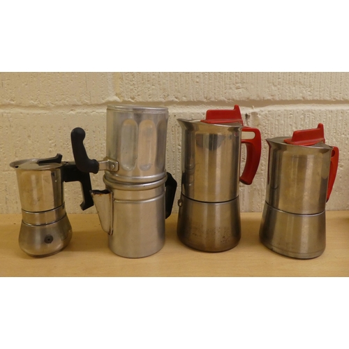 43 - A mixed lot: to include Cruisinallo of Italy steel coffee makers