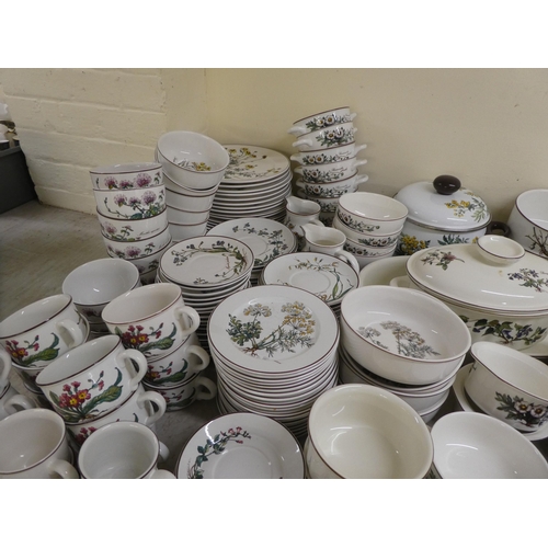 45 - Villeroy and Boch Vitro porcelain Botanica pattern table and cookware 