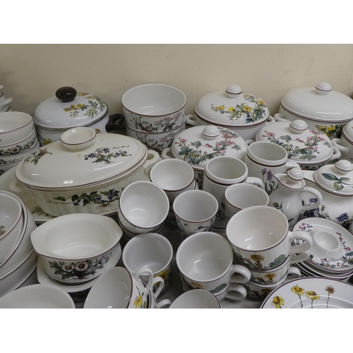 45 - Villeroy and Boch Vitro porcelain Botanica pattern table and cookware 