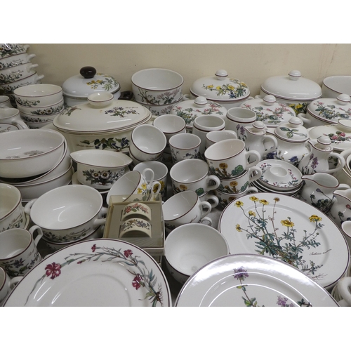 45 - Villeroy and Boch Vitro porcelain Botanica pattern table and cookware 