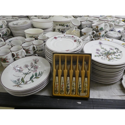 45 - Villeroy and Boch Vitro porcelain Botanica pattern table and cookware 