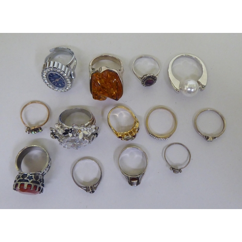 218 - Costume jewellery: to include dress rings 