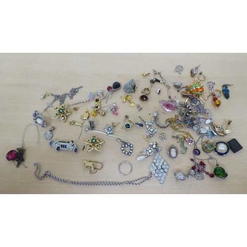 245 - Costume jewellery, mainly earrings and brooches