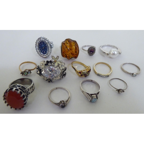 218 - Costume jewellery: to include dress rings 